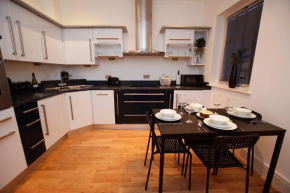 Derby 2 Bed Town House - Mins to University & City - Secure Parking